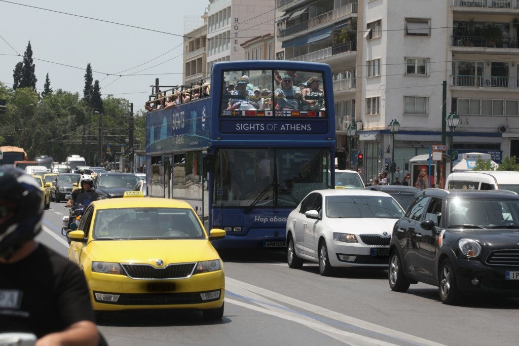Σε ισχύ τα νέα κόμιστρα στα ταξί – Τι θα πληρώνουμε από σήμερα Παρασκευή