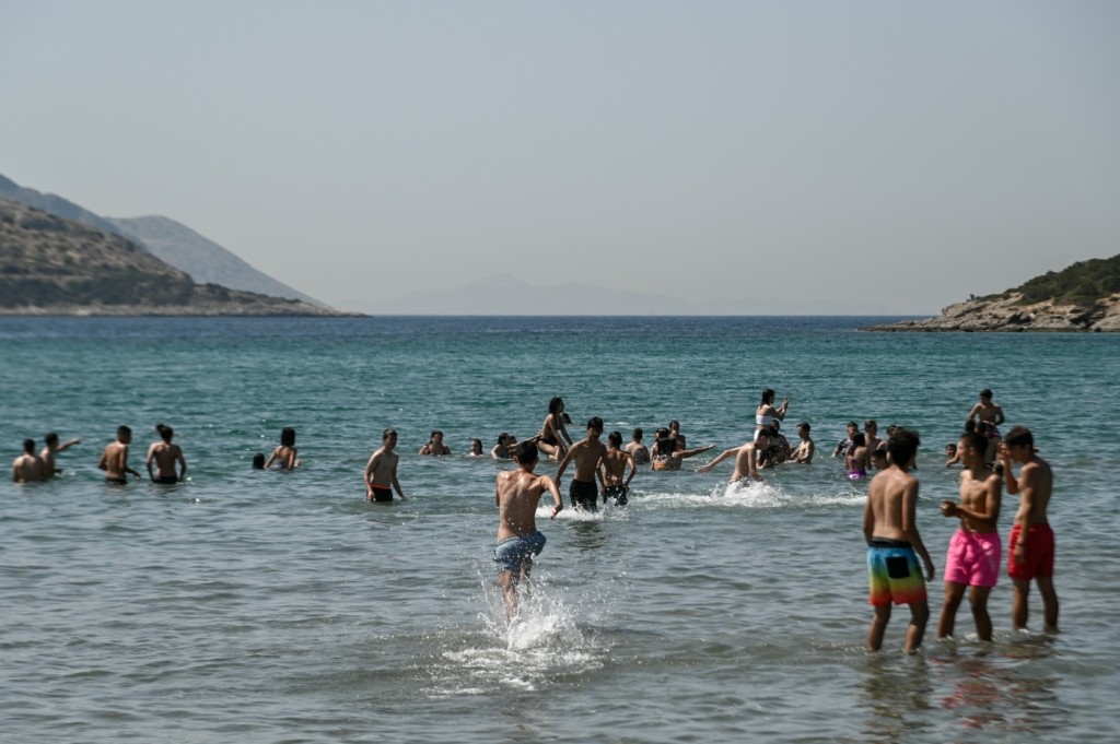 Για μπάνιο ο καιρός της Παρασκευής – Ζέστη με ήλιο σε όλη τη χώρα