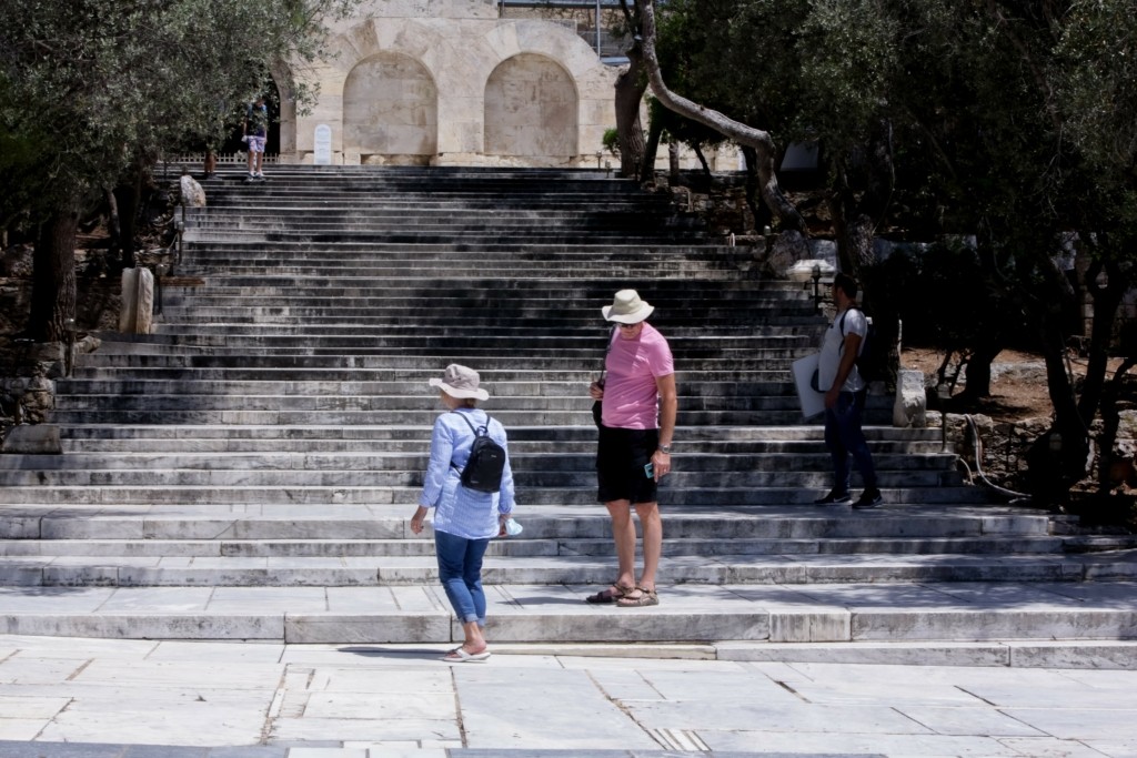 Zέστη και ηλιοφάνεια σε όλη τη χώρα – Πού θα δείξει 33 βαθμούς ο υδράργυρος
