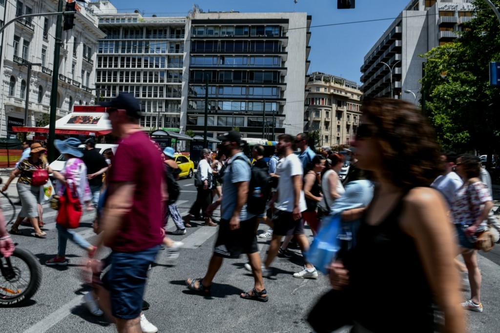 Στα σκαριά να “ανοίξει” η 4η δόση εμβολίου για όλους κάτω των 60 ετών – Επελαύνουν οι BA.4 και ΒΑ.5 της Omicron στη χώρα