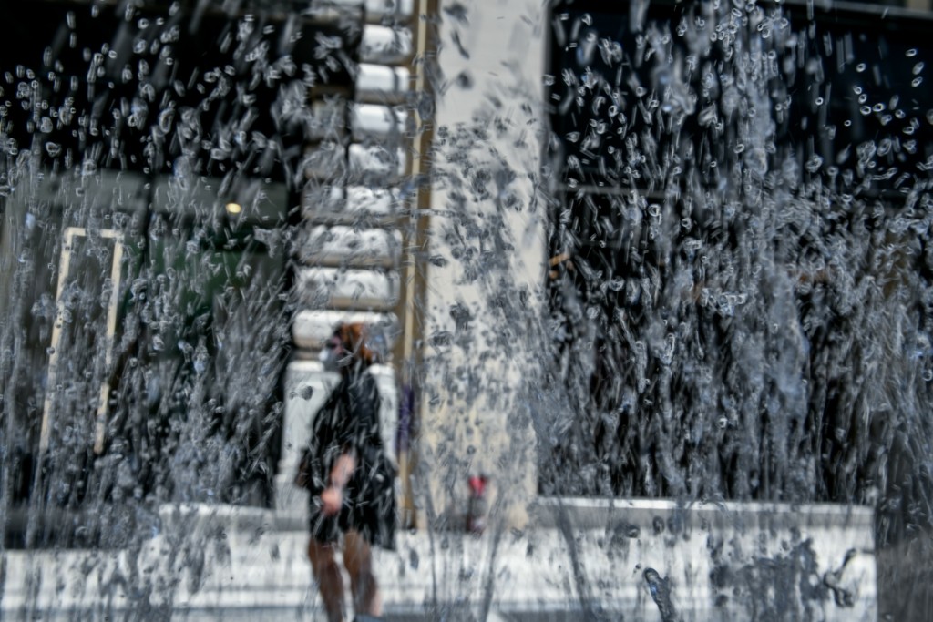 Ζέστη σε Αττική, βροχή σε Θεσσαλονίκη την Κυριακή – Πού θα πέσει χαλάζι