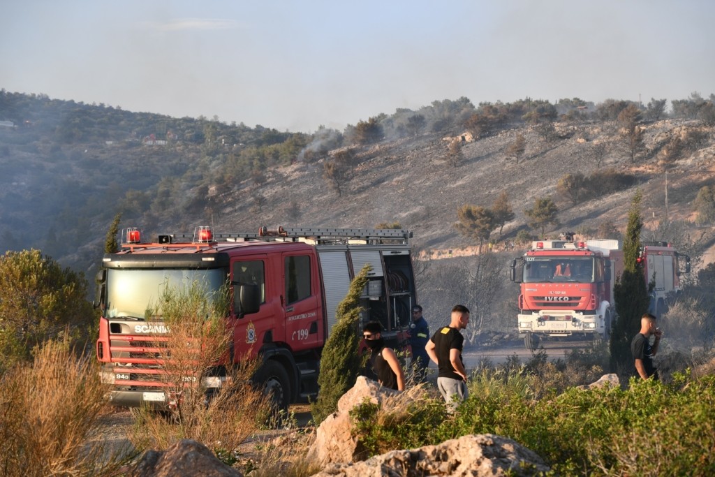 Φωτιά σε χαμηλή βλάστηση στα Νεόκτιστα Ασπροπύργου – Στη μάχη δύο εναέρια
