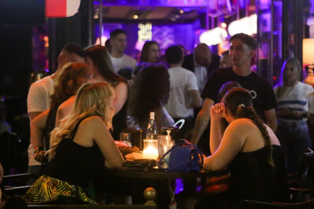 Ο χάρτης διασποράς των κρουσμάτων την Κυριακή – 3.485 μολύνσεις στην Αττική και 330 στη Θεσσαλονίκη