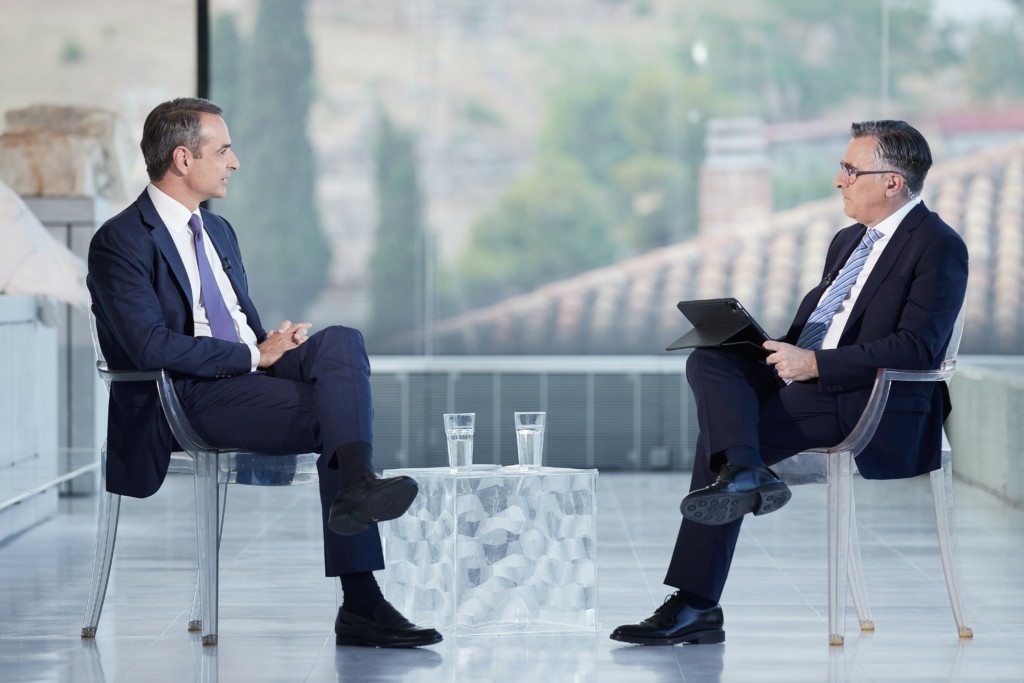Η γεμάτη υπονοούμενα δήλωση Μητσοτάκη για τις πρόωρες εκλογές – Η απλή αναλογική και οι ανακοινώσεις για τη βενζίνη