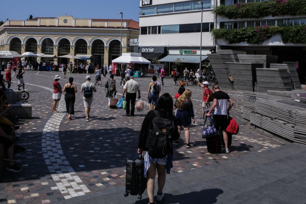Γιατί αυξάνονται τα κρούσματα κορονοϊού – Έρχονται κι άλλα επιδημικά κύματα