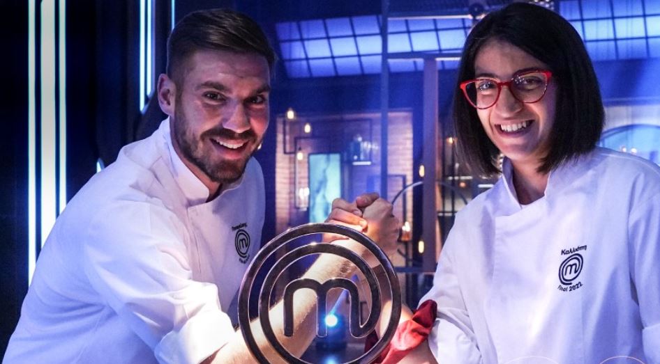 Έρχεται (επιτέλους) ο μεγάλος τελικός του MasterChef – Καλλιόπη και Παναγιώτης έτοιμοι για τις ανακοινώσεις! (vid)