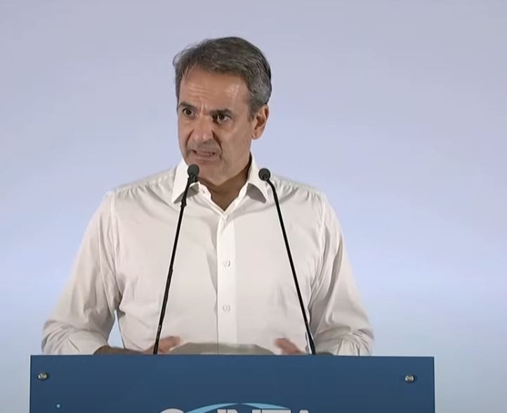 Μητσοτάκης στο συνέδριο της ΟΝΝΕΔ – “Εμείς είμαστε χωρίς κουκούλες και βαριοπούλες”