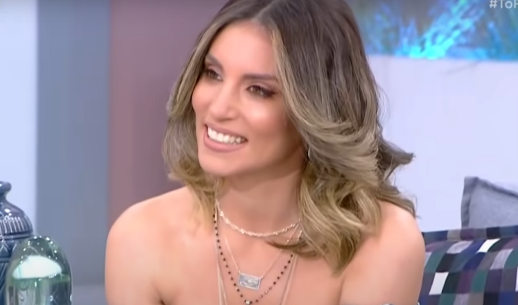 Η Αθηνά Οικονομάκου “ταράζει” τη Μύκονο με το καλλίγραμμο σώμα της (pics & vid)