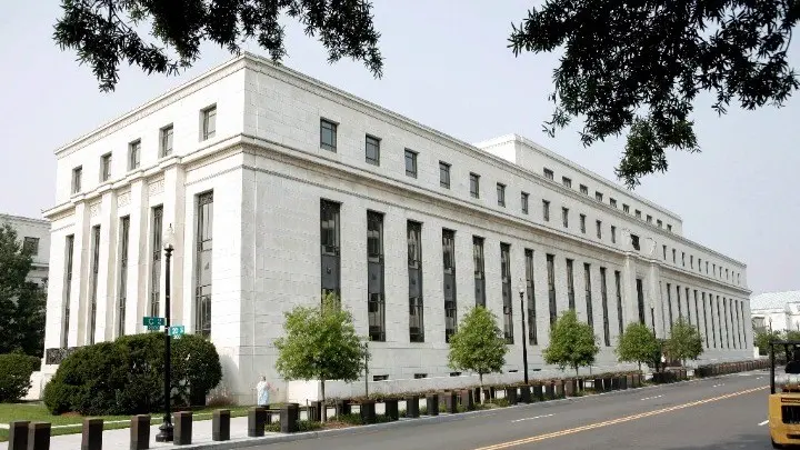 Η Fed αύξησε τα επιτόκια κατά 0,75% για να συγκρατήσει τον πληθωρισμό
