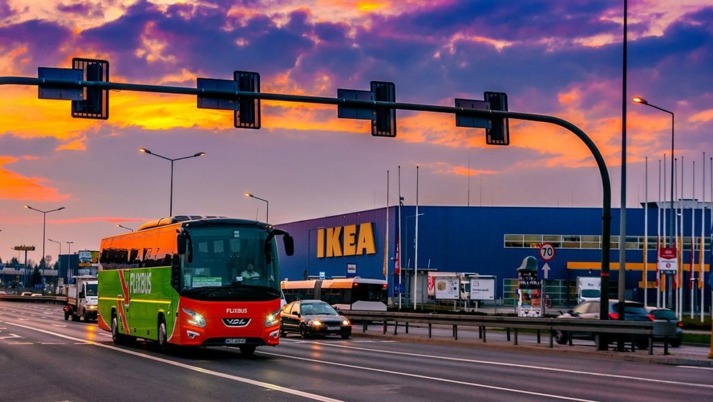 Η ΙΚΕΑ ανακοίνωσε ότι βάζει πωλητήρια στα εργοστάσια της στη Ρωσία και μειώνει δραστικά το εργατικό της δυναμικό