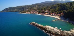 Πήλιο: Τουρίστας ανασύρθηκε νεκρός στην παραλία “Άγιοι Σαράντα” – Αψήφησε την κόκκινη σημαία και βούτηξε