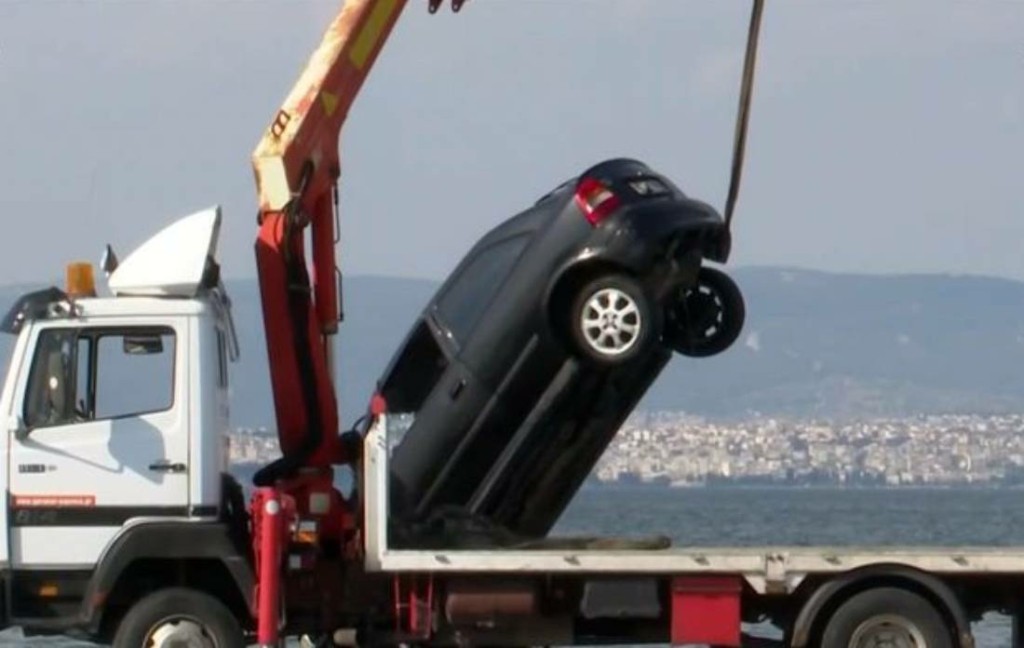 Το οικογενειακό δράμα πίσω από τη βουτιά του ΙΧ στον Θερμαϊκό – Μάνα και γιος τα θύματα