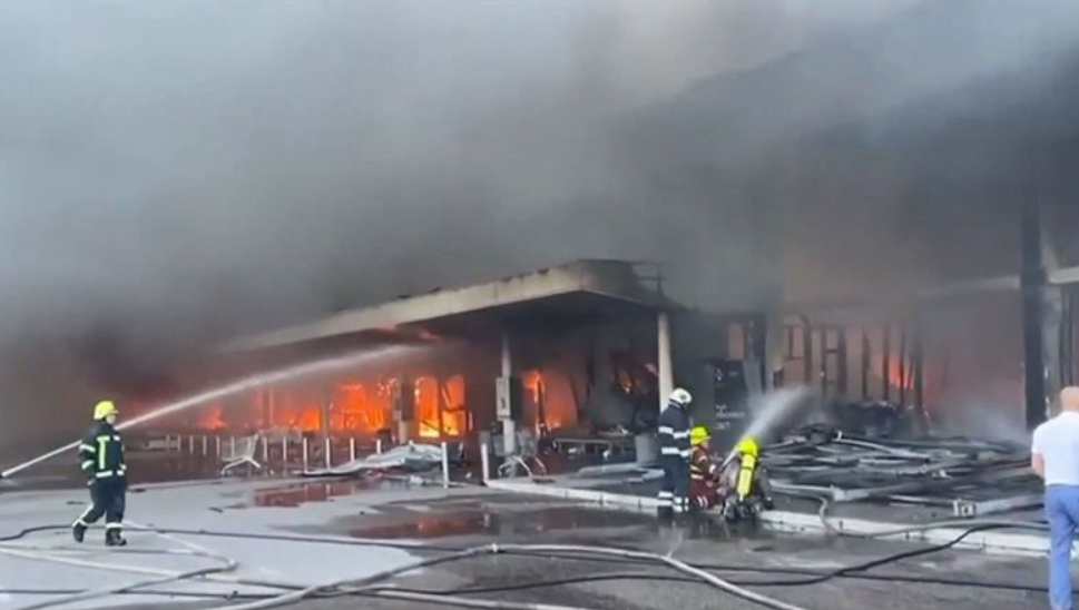 Στους 18 οι νεκροί από το “τυφλό” χτύπημα σε εμπορικό κέντρο στην Κρεμεντσούκ – Ήταν γεμάτο κόσμο (vids)