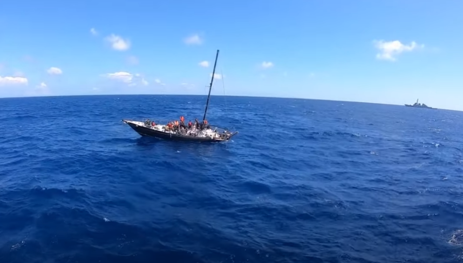 Βίντεο ντοκουμέντο από τη διάσωση μεταναστών κοντά στην Κεφαλονιά – Δύο συλλήψεις