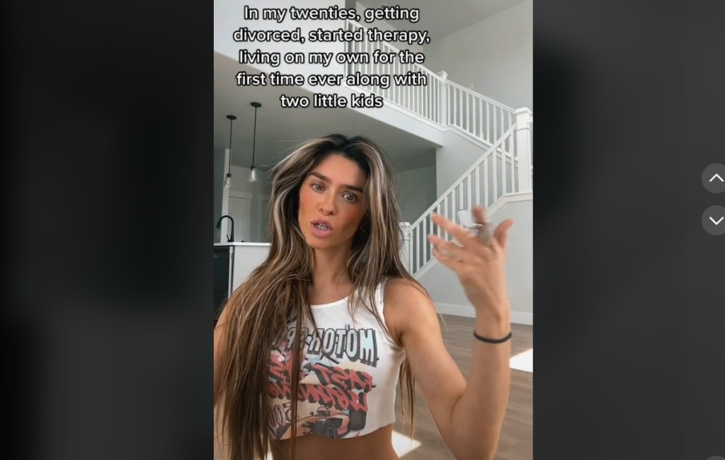 “Καυτή” μορμόνα TikToker προκαλεί σάλο με πιπεράτες αποκαλύψεις για ολόκληρη κοινότητα που έκανε… soft swinging!