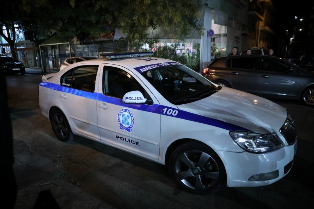 Συνελήφθησαν μέλη συμμορίας ανηλίκων – Οπλοστάσιο το σπίτι του 17χρονου με σουγιάδες, μαχαίρια και τσεκούρια