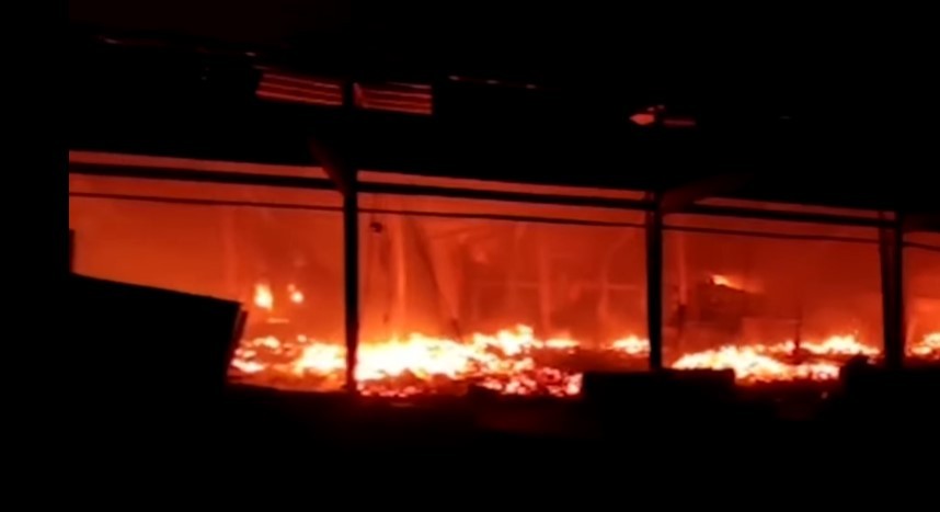 Κόλαση φωτιάς στο Μπαγκλαντές  – Τουλάχιστον 49 νεκροί από έκρηξη σε αποθήκη χημικών (vid)