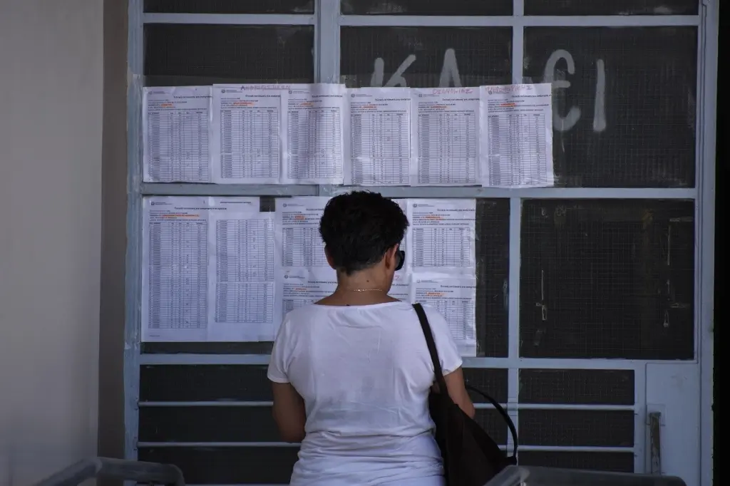 Τα αγαθά “κόποις κτώνται” – Μητέρα τεσσάρων παιδιών από τα Χανιά ετοιμάζεται για το Πολυτεχνείο