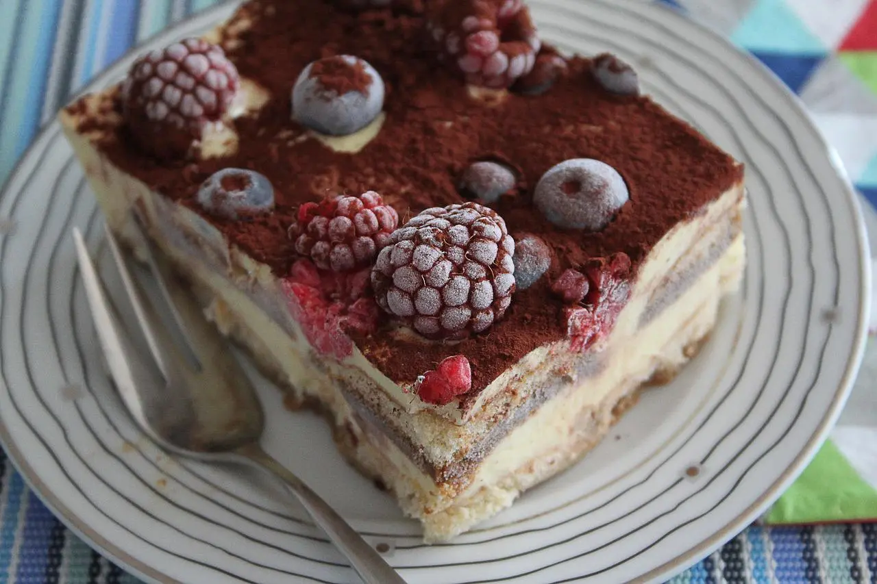 Λαχταριστό τιραμισού με raspberries και μπισκότα!