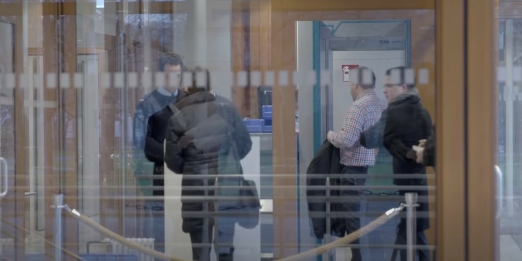 Αδιανόητη φρίκη στη Βόννη – Άντρας άφησε ένα κομμένο ανθρώπινο κεφάλι έξω από δικαστήριο