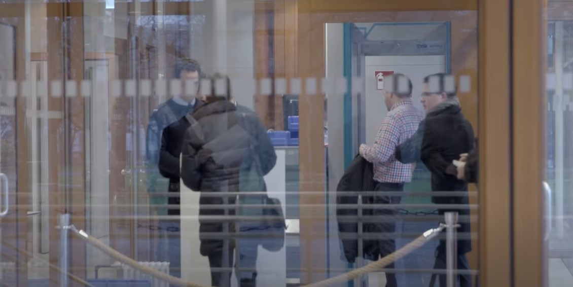 Αδιανόητη φρίκη στη Βόννη – Άντρας άφησε ένα κομμένο ανθρώπινο κεφάλι έξω από δικαστήριο