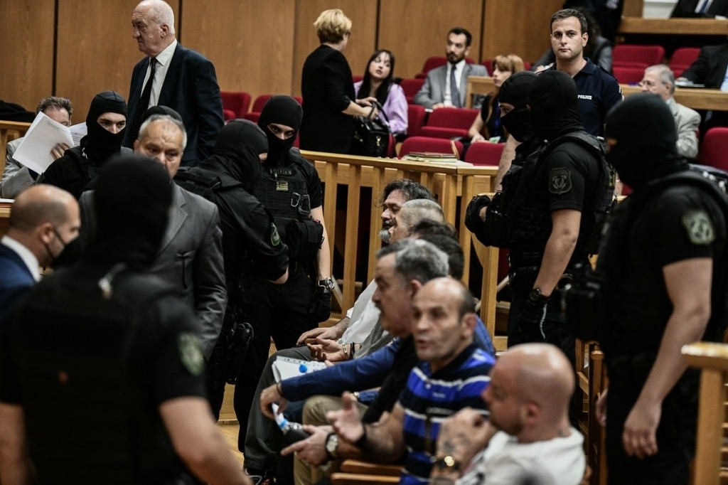 Χωρίς Μιχαλολιάκο, Ρουπακιά, Κασιδιάρη η δίκη της Χρυσής Αυγής στο Εφετείο – Παρούσα η Μάγδα Φύσσα (pics&vids)