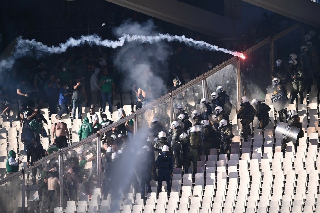 Δίωξη για τα επεισόδια στον τελικό Κυπέλλου – Κινδυνεύουν με βαριά “καμπάνα” Παναθηναϊκός και ΠΑΟΚ