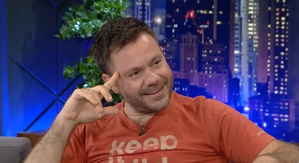 Ο Ευτύχης Μπλέτσας αποκαλύπτει – “Είχα χάσει το διαβατήριο μου και είχα στενοχωρηθεί” (vids)