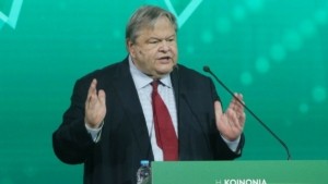 Βενιζέλος: Η κυβέρνηση θέλει να διαμορφώσει το άρθρο 86 αφού πρώτα το καταστρατήγησε