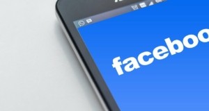 Facebook: Θες να το χρησιμοποιείς δωρεάν; Πρέπει να αποδεχτείς την επεξεργασία των δεδομένων σου για διαφημίσεις