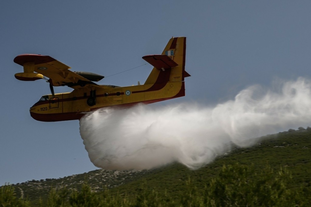 Φωτιά στην Περαία Θεσσαλονίκης σε ξερά χόρτα