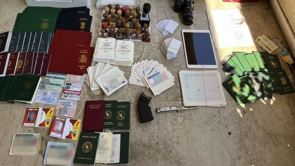 Εξαρθρώθηκε κύκλωμα διακίνησης μεταναστών και πλαστογραφίας – Η “ταρίφα” των 10.000 ευρώ και οι “κωδικές ονομασίες” (pic&vid)