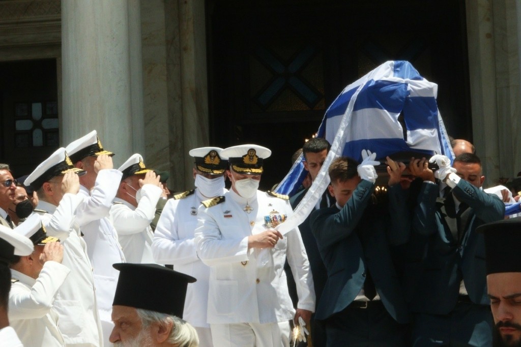 Μεγάλη θλίψη στην κηδεία του συζύγου της Δέσποινας Μοιραράκη (pics)