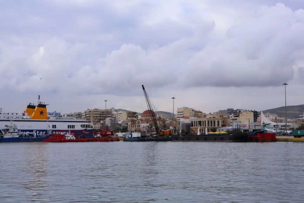 Το μεσημέρι της Τετάρτης το δρομολόγιο του “Διονύσιος Σολωμός” – Καλά στην υγεία του ο ναυτικός που τραυματίστηκε