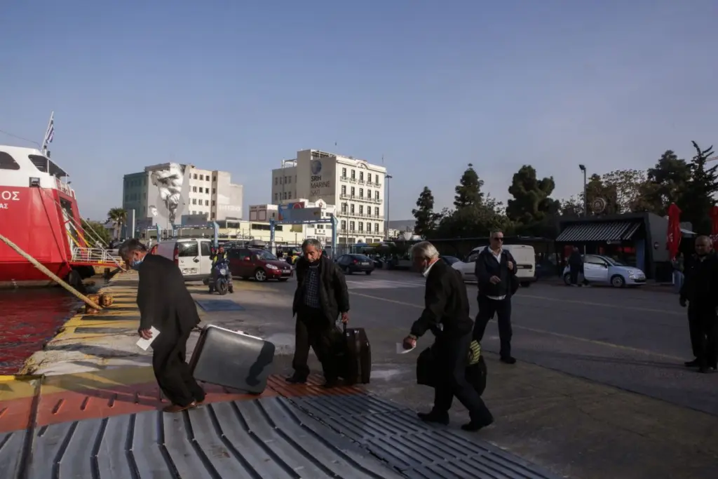 Ναυτικός τραυματίστηκε σε πλοίο στο λιμάνι του Πειραιά – Μπλέχτηκε ο κάβος στην προπέλα