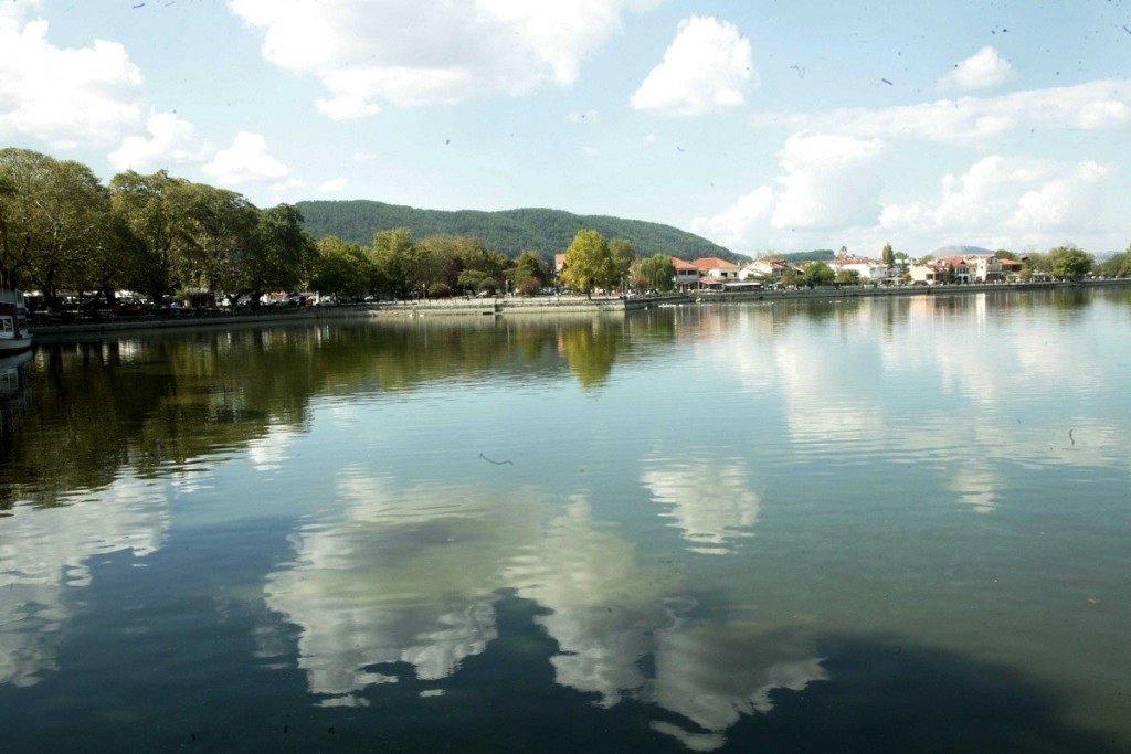 Θρίλερ για τη ζωή 16χρονου στα Ιωάννινα – Αγνοείται μετά από βουτιά στη λίμνη Αώου