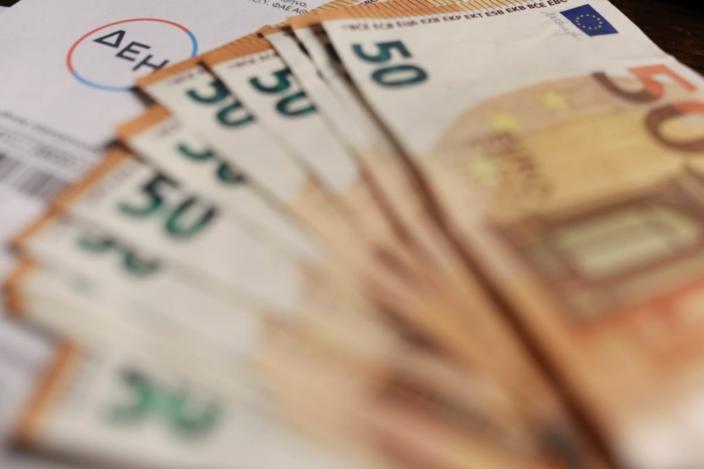 “Παγώνει” μέχρι την 1η Ιουλίου του 2023 η ρήτρα αναπροσαρμογής στους λογαριασμούς ρεύματος