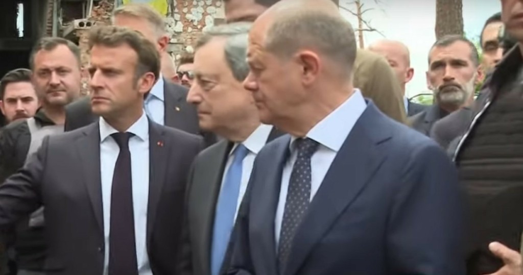 Στα ερείπια του Ιρπίν Σολτς, Μακρόν και Ντράγκι – “Σύμβολο της αφάνταστης ωμότητας του ρωσικού πολέμου” (pics&vids)