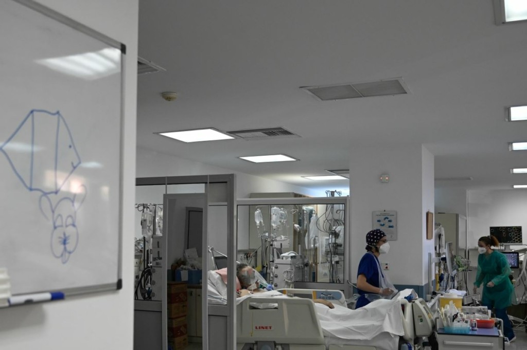 “Καμπανάκι” κινδύνου από Καπραβέλο – “Οι εισαγωγές κορονοϊού στο Παπανικολάου αυξήθηκαν 600% σε μία μέρα” (vid)