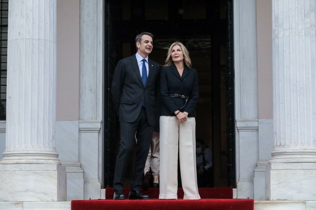 Η κόρη του Κυριάκου Μητσοτάκη και της Μαρέβας Γκραμπόφσκι έγινε 25 – Οι τρυφερές ευχές και το φιλί (pics)