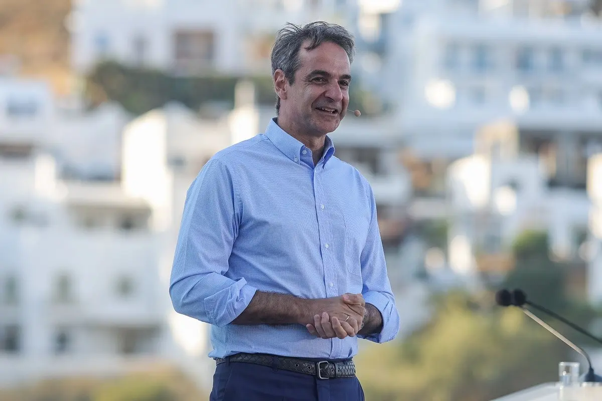 Ο 8χρονος Κυριάκος και μια ιστορική χειραψία… από τα παλιά (pics)