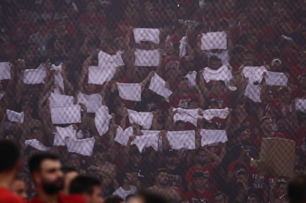 Συνελήφθη 30χρονος που χτύπησε υπάλληλο του Ολυμπιακού στο ΣΕΦ για μία καρέκλα! (pic)