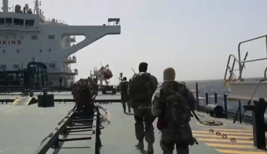 Προκλητικό βίντεο Χαμενεΐ για την κατάληψη των δύο ελληνικών τάνκερ στον Περσικό Κόλπο – “Έκλεψαν το πετρέλαιο του Ιράν”