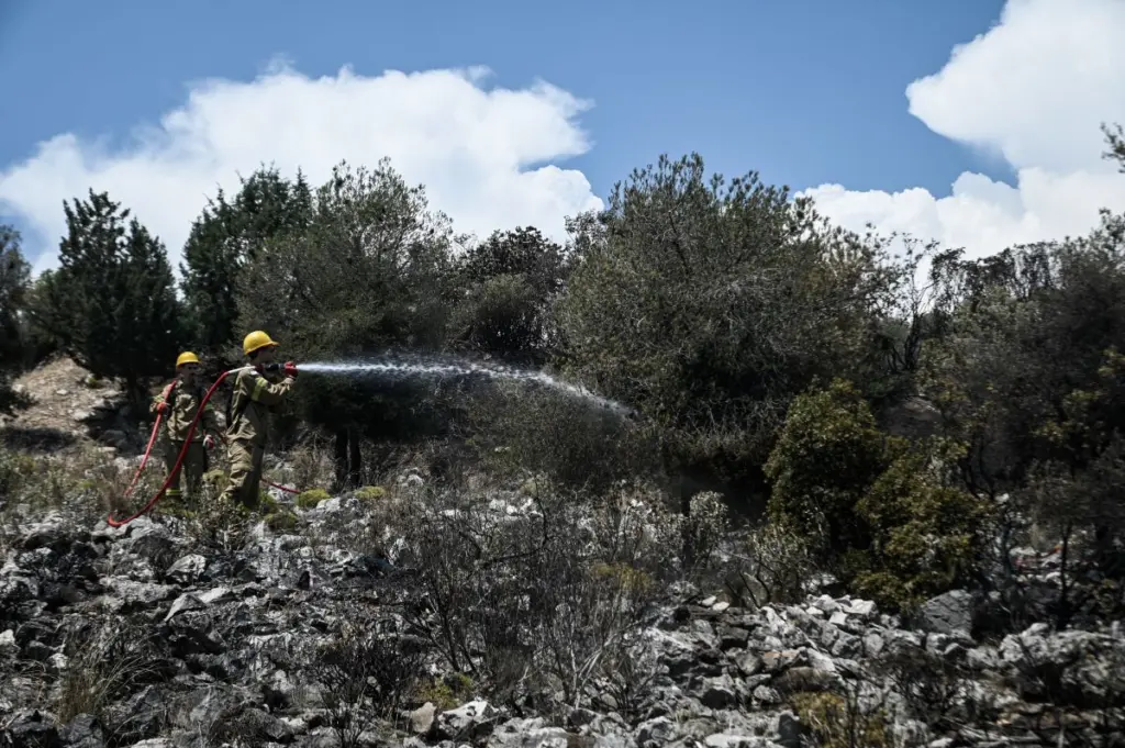 Φωτιά σε κατάστημα στο Περιστέρι – Άμεση επέμβαση της πυροσβεστικής