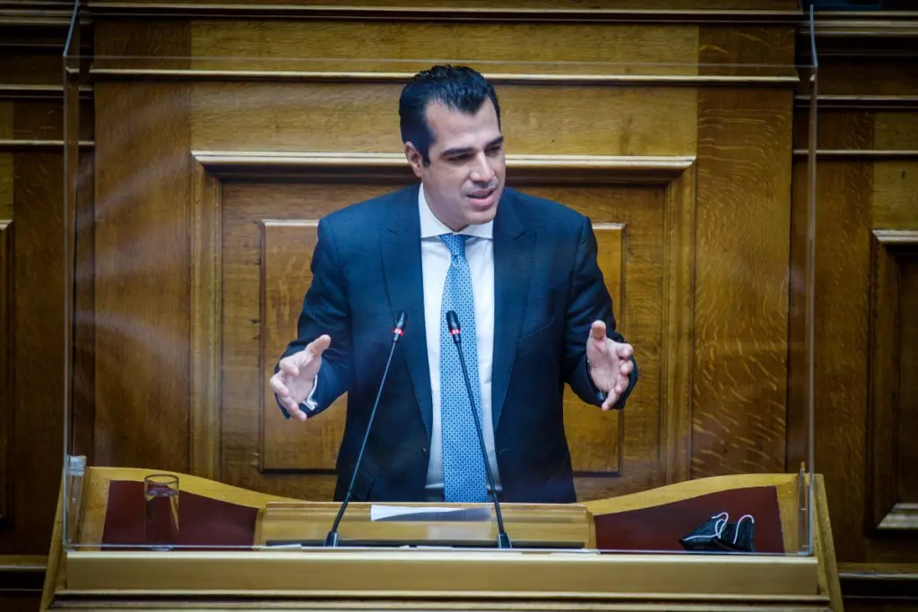 Πλεύρης: «Θα ταλαιπωρήσει τον ελληνικό στρατό για 20 μέρες ο Κασσελάκης – Νομίζει ότι συνορεύουμε με Λουξεμβούργο και Βέλγιο»