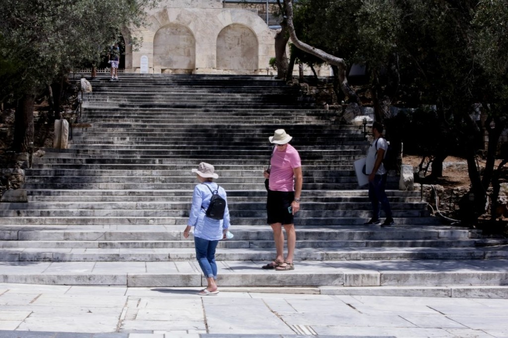 Στα 3.013 τα κρούσματα στην Αττική την Τετάρτη και 273 στη Θεσσαλονίκη – Η κατανομή των νέων μολύνσεων