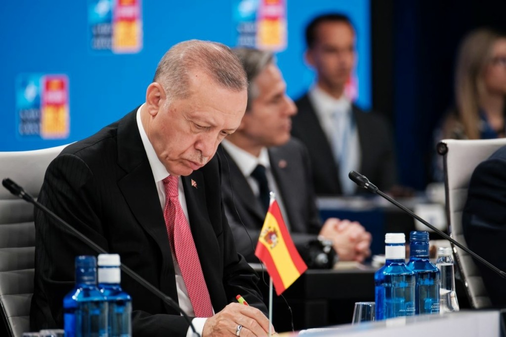 “Τσιμουδιά” Ερντογάν για τα ελληνοτουρκικά στο ΝΑΤΟ – Δεν είπε τίποτα για αποστρατιωτικοποίηση των νησιών (vid)