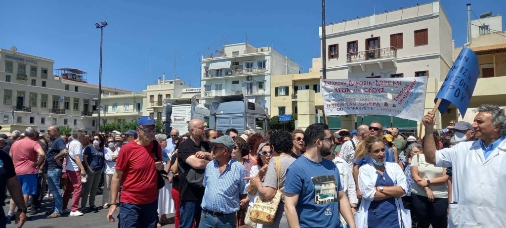 Χωρίς καρδιολόγο η Σύρος – Μεγάλη κινητοποίηση των πολιτών στο λιμάνι (pic&vid)