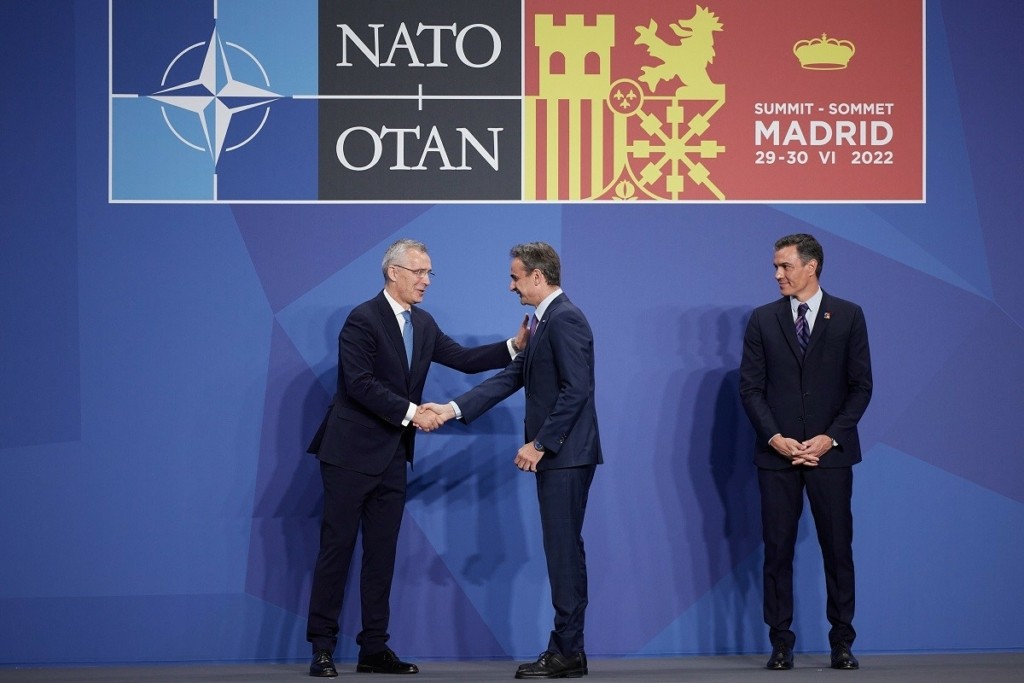 Προανήγγειλε νέα βοήθεια της Ελλάδας στην Ουκρανία ο Στόλτενμπεργκ – “Θα διαθέσει πλοία για την μεταφορά σιτηρών”