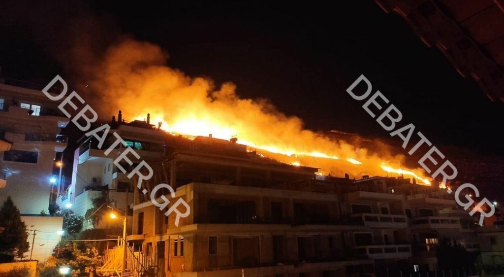 Φωτιά ΤΩΡΑ στο Σχιστό Κορυδαλλού πάνω από τα σπίτια